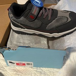 Stride Rite made to play size 1w little boys Kendrick gray, new with tags